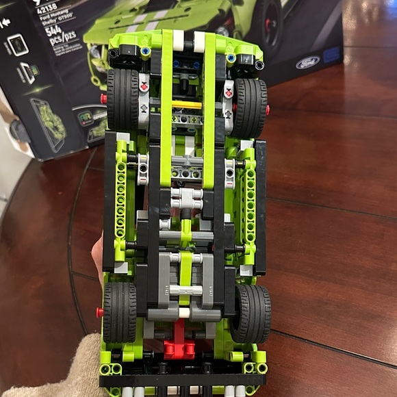 LEGO Technic Ford Mustang Shelby GT500 Set # 42138 - Picture 7 of 14